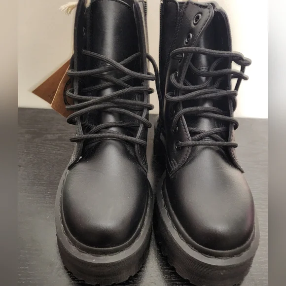 Dr Martens - Picture 2 of 5